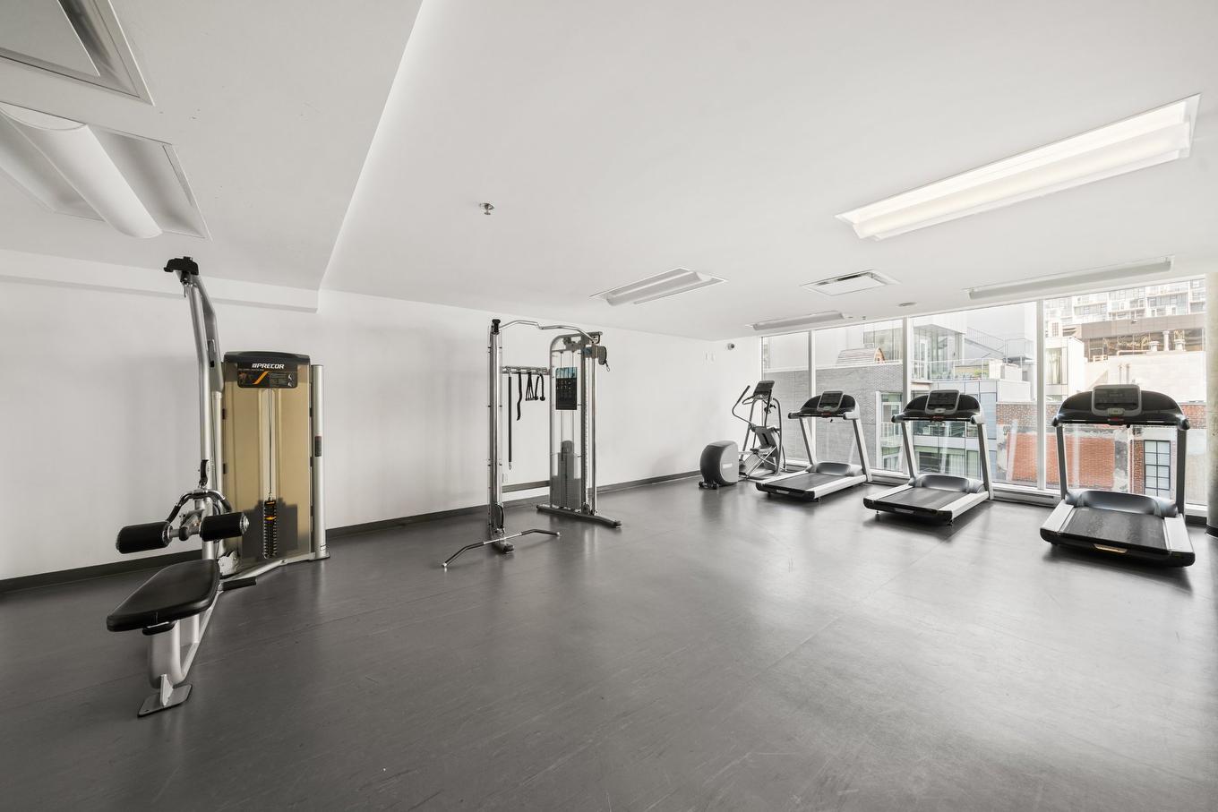 Exercise room - 1807-495 Av. Viger O., Montréal (Ville-Marie), QC - Indoor Photo Showing Gym Room