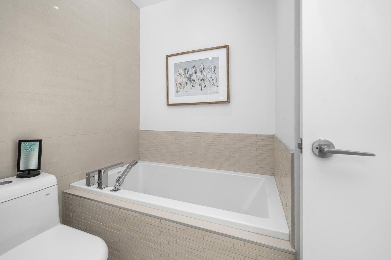 Bathroom - 1807-495 Av. Viger O., Montréal (Ville-Marie), QC - Indoor Photo Showing Bathroom