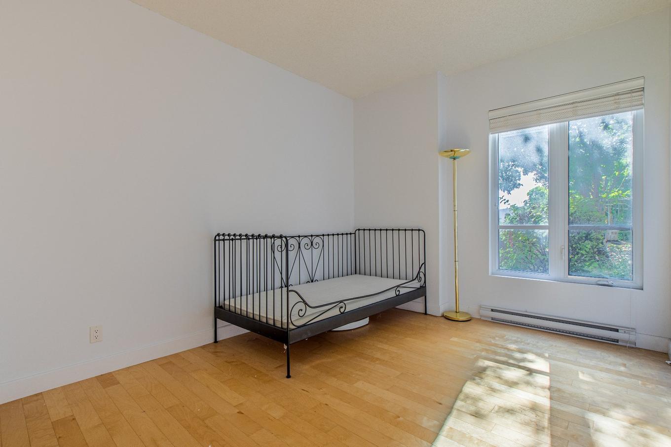 Bedroom - 201-1650 Rue St-Louis, Montréal (Saint-Laurent), QC - Indoor Photo Showing Bedroom