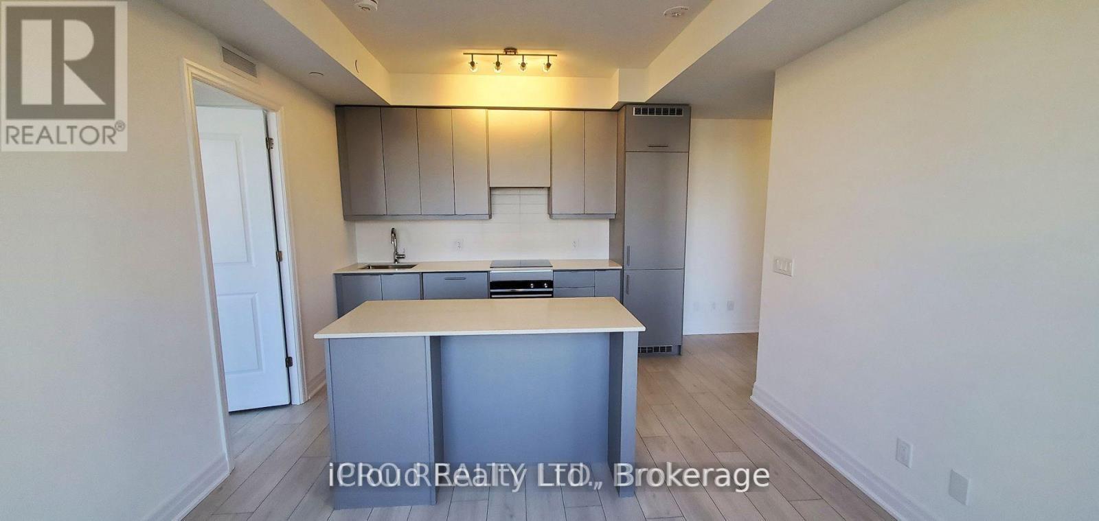 1104 - 30 Elm Drive, Mississauga, ON - Indoor Photo Showing Kitchen