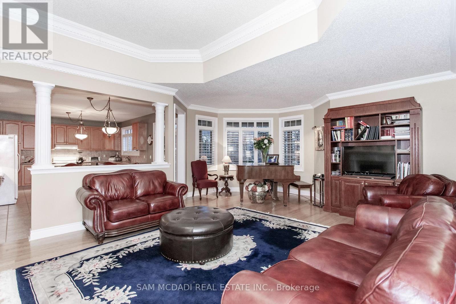 Upper - 50 Links Lane, Brampton, ON - Indoor Photo Showing Living Room