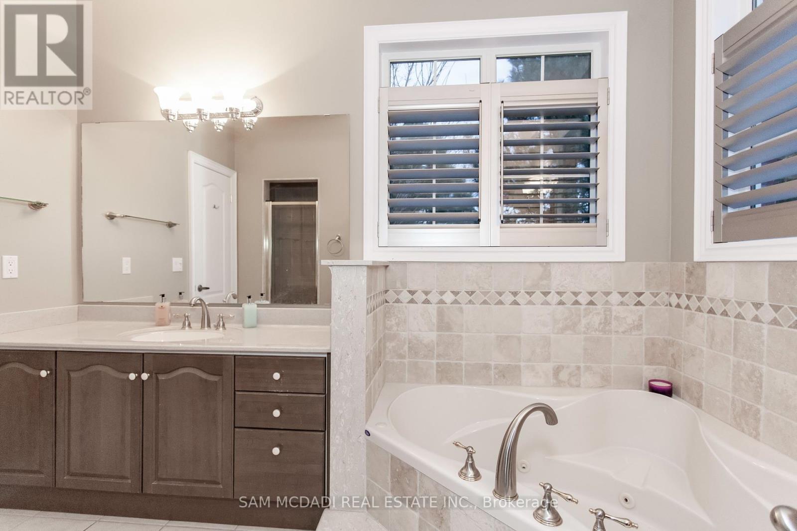 Upper - 50 Links Lane, Brampton, ON - Indoor Photo Showing Bathroom