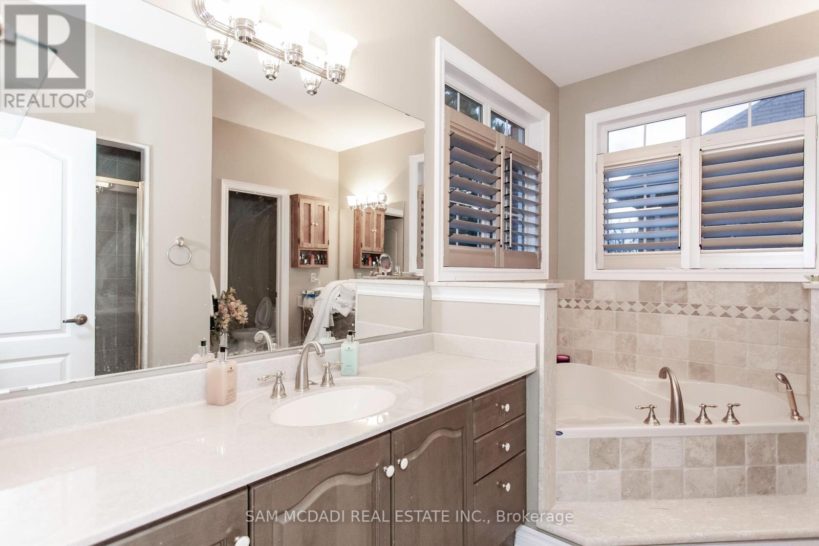 Upper - 50 Links Lane, Brampton, ON - Indoor Photo Showing Bathroom