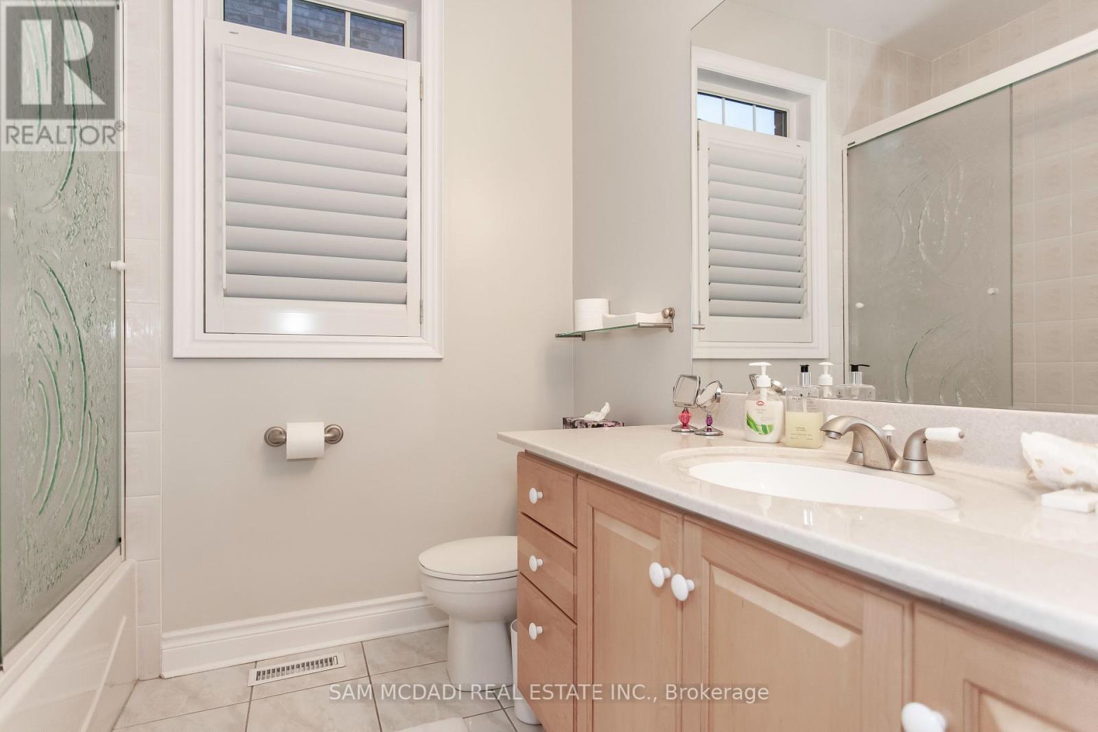 Upper - 50 Links Lane, Brampton, ON - Indoor Photo Showing Bathroom