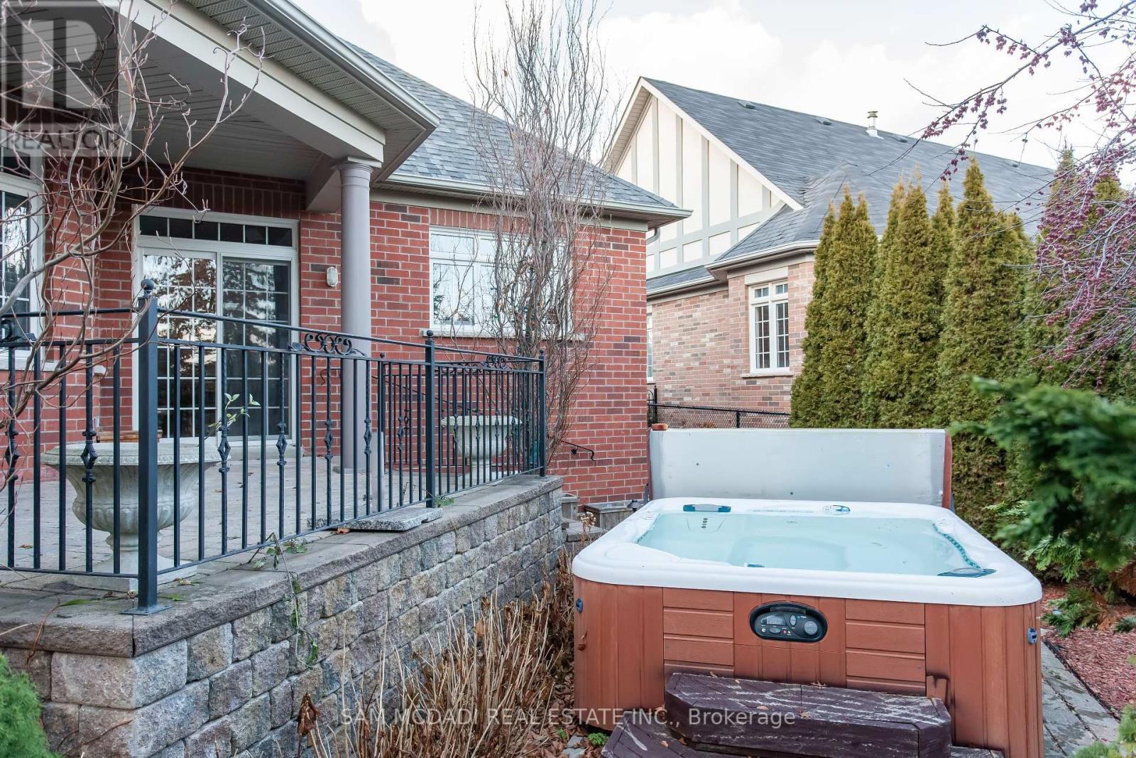 Upper - 50 Links Lane, Brampton, ON - Outdoor