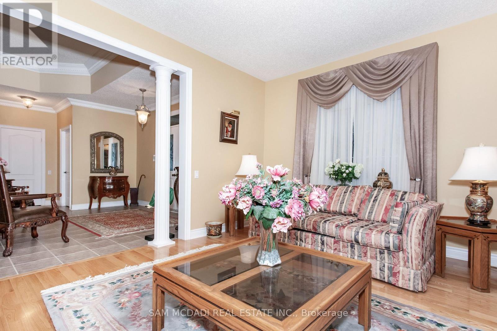 Upper - 50 Links Lane, Brampton, ON - Indoor Photo Showing Living Room