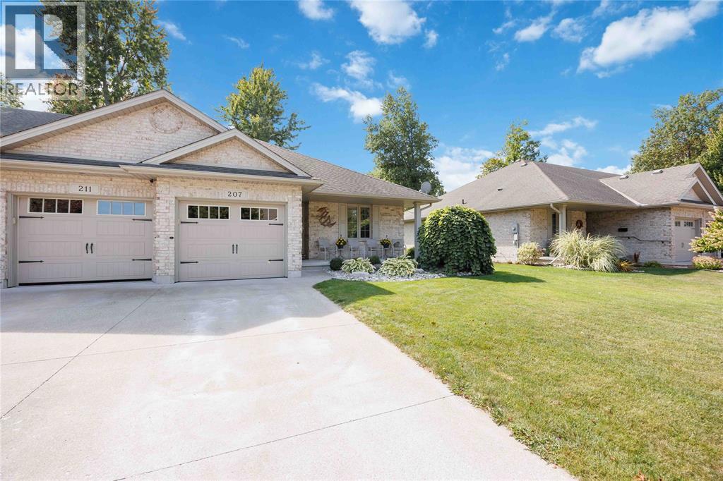 207 Cassandra Boulevard, Sarnia, ON - Outdoor With Facade