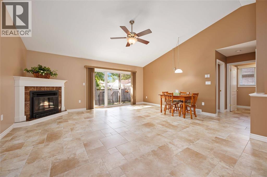 207 Cassandra Boulevard, Sarnia, ON - Indoor Photo Showing Living Room With Fireplace