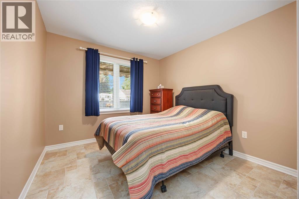 207 Cassandra Boulevard, Sarnia, ON - Indoor Photo Showing Bedroom