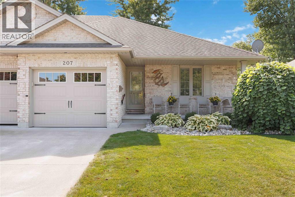 207 Cassandra Boulevard, Sarnia, ON - Outdoor With Facade