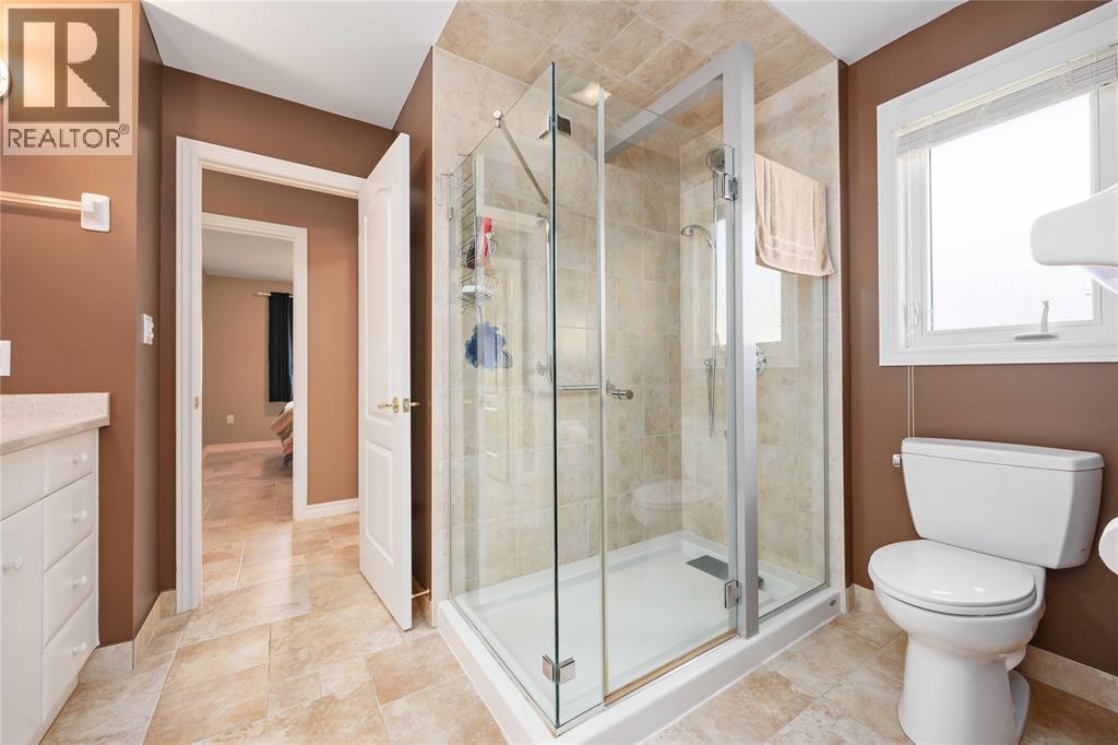 207 Cassandra Boulevard, Sarnia, ON - Indoor Photo Showing Bathroom