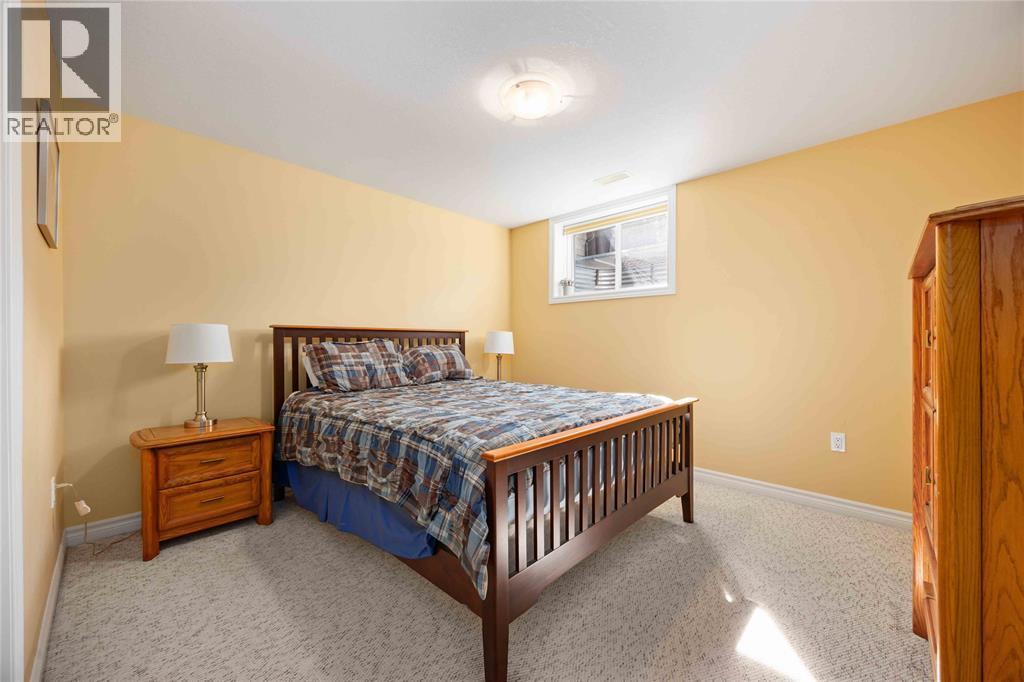 207 Cassandra Boulevard, Sarnia, ON - Indoor Photo Showing Bedroom