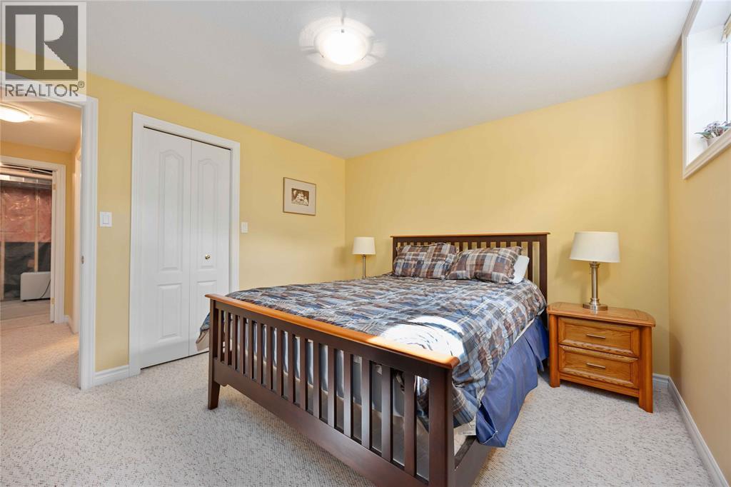 207 Cassandra Boulevard, Sarnia, ON - Indoor Photo Showing Bedroom