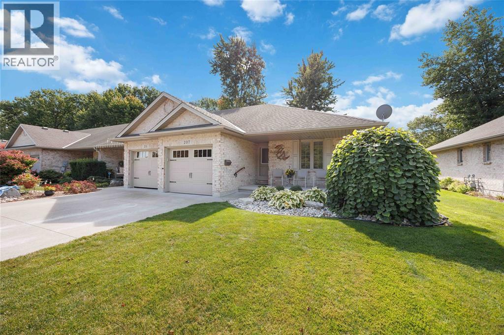 207 Cassandra Boulevard, Sarnia, ON - Outdoor With Facade