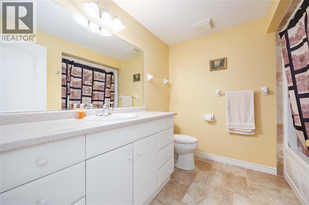 207 Cassandra Boulevard, Sarnia, ON - Indoor Photo Showing Bathroom