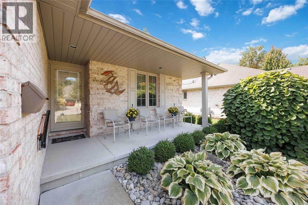 207 Cassandra Boulevard, Sarnia, ON - Outdoor With Deck Patio Veranda