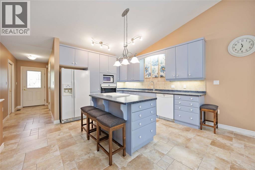 207 Cassandra Boulevard, Sarnia, ON - Indoor Photo Showing Kitchen