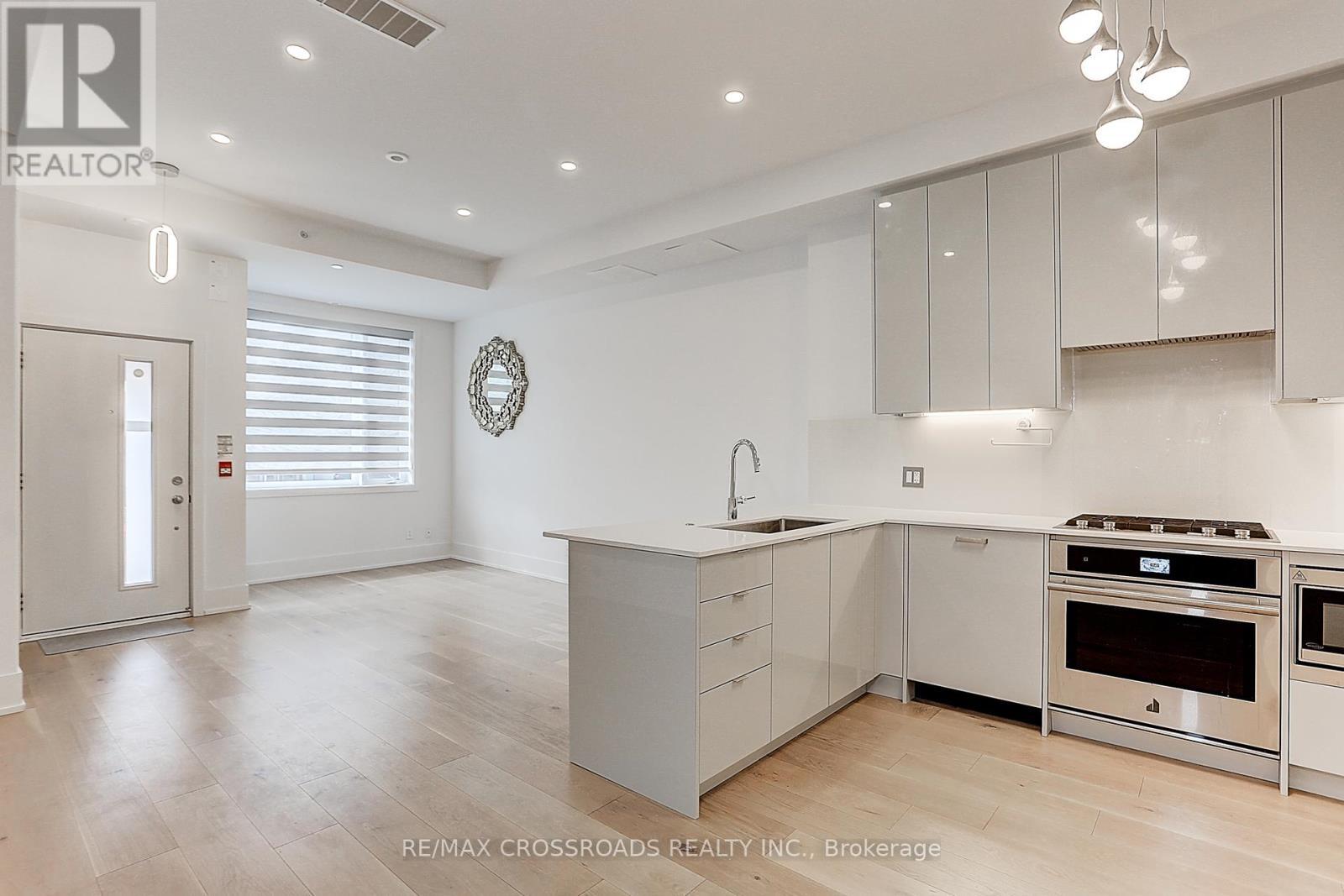 Th3 - 270 Davenport Road, Toronto, ON - Indoor Photo Showing Kitchen With Upgraded Kitchen
