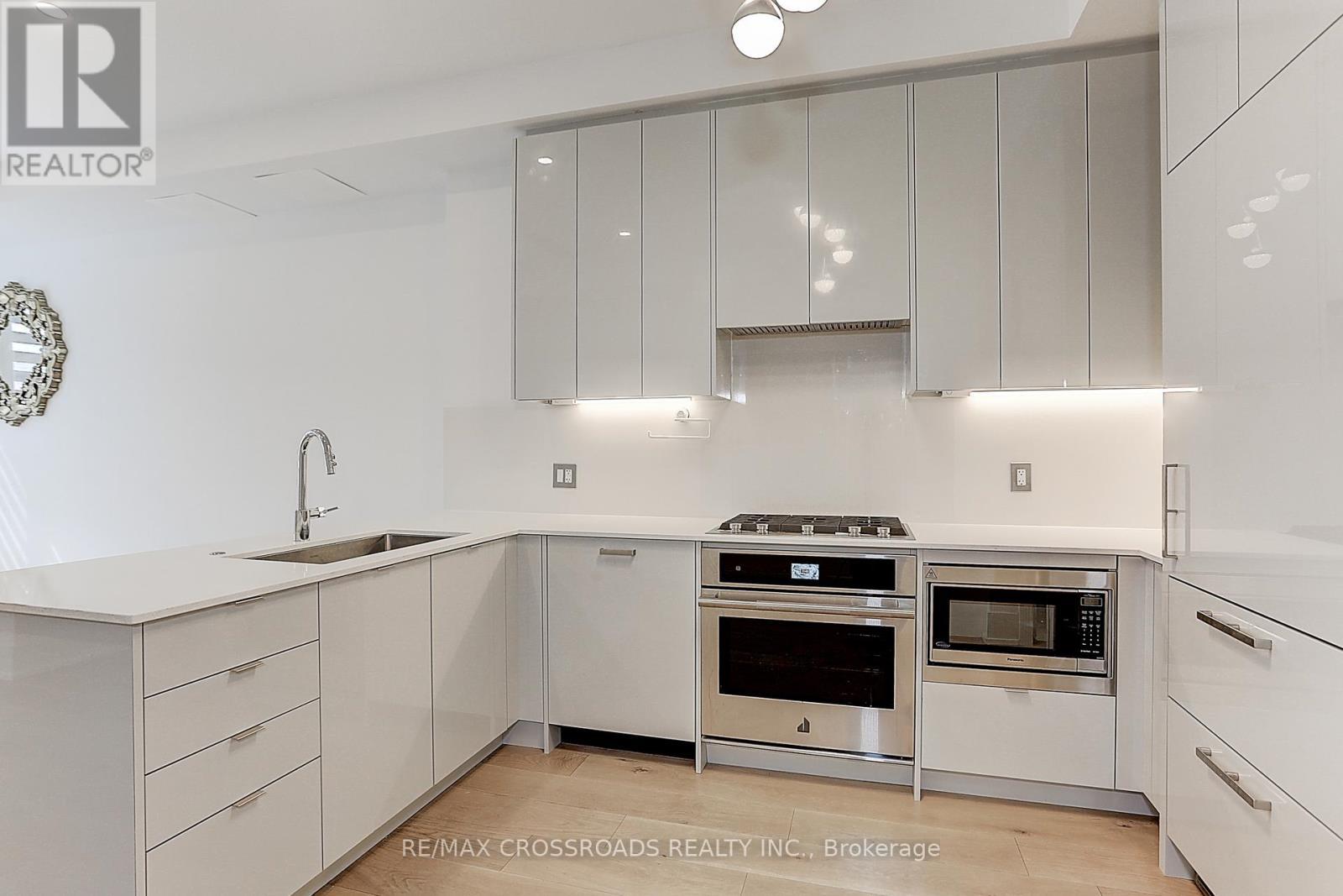 Th3 - 270 Davenport Road, Toronto, ON - Indoor Photo Showing Kitchen With Stainless Steel Kitchen With Upgraded Kitchen