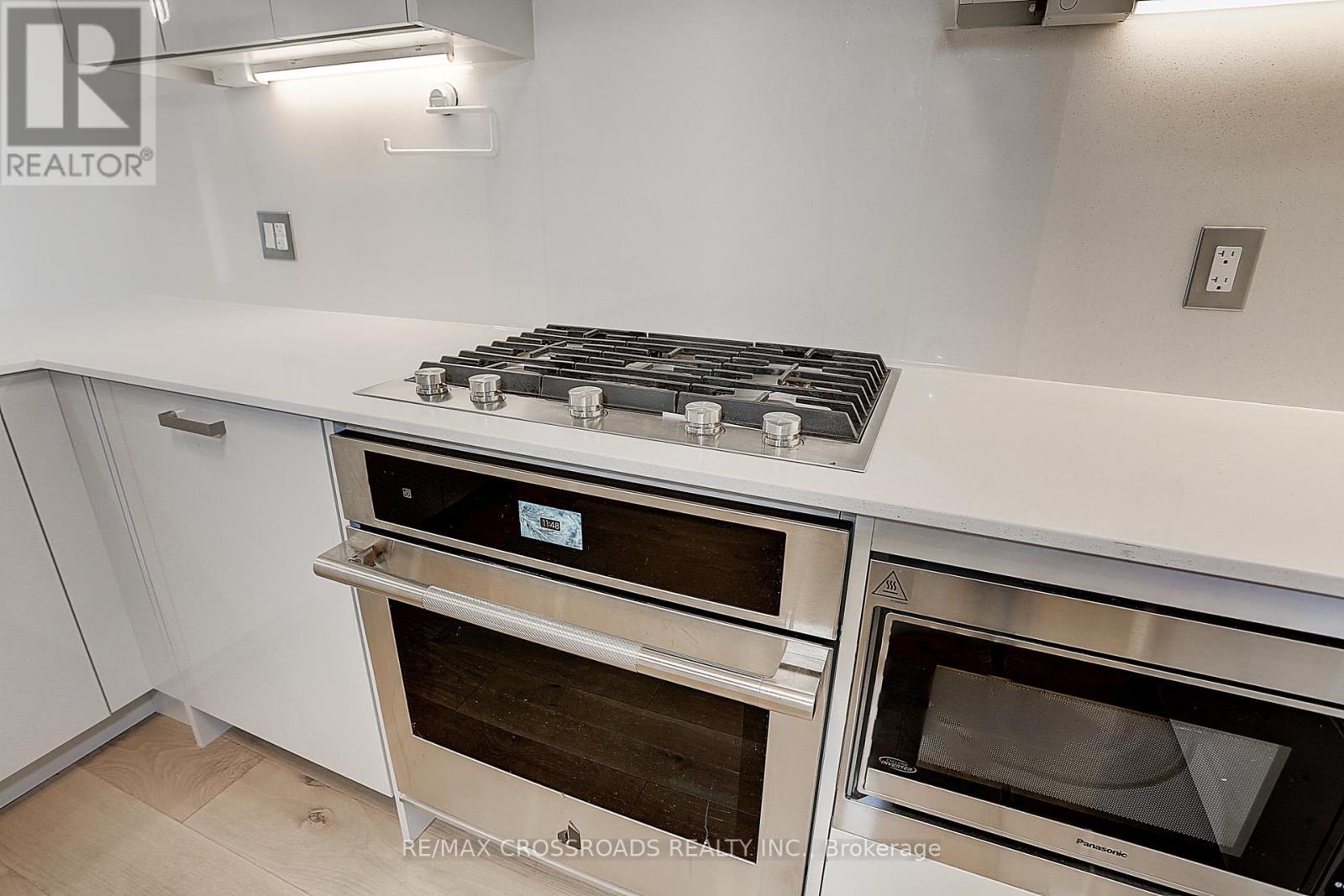 Th3 - 270 Davenport Road, Toronto, ON - Indoor Photo Showing Kitchen