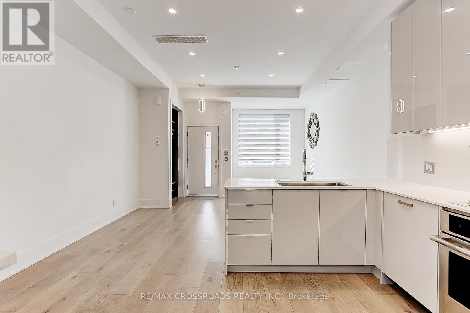 Th3 - 270 Davenport Road, Toronto, ON - Indoor Photo Showing Kitchen