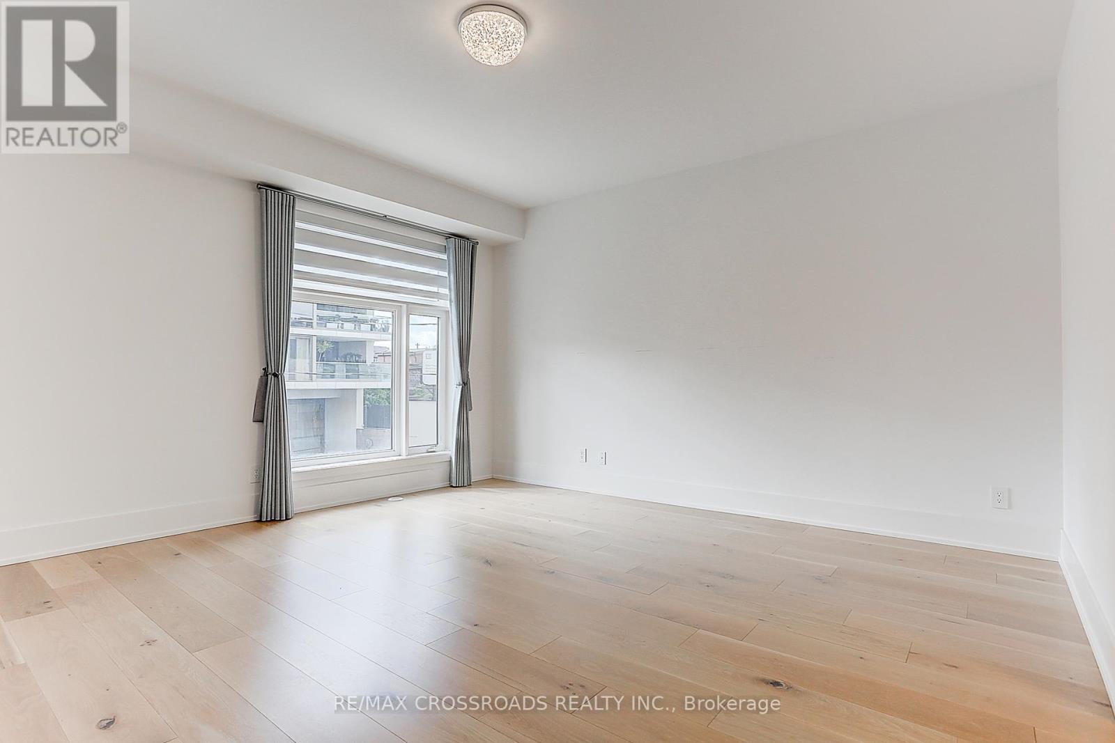 Th3 - 270 Davenport Road, Toronto, ON - Indoor Photo Showing Other Room