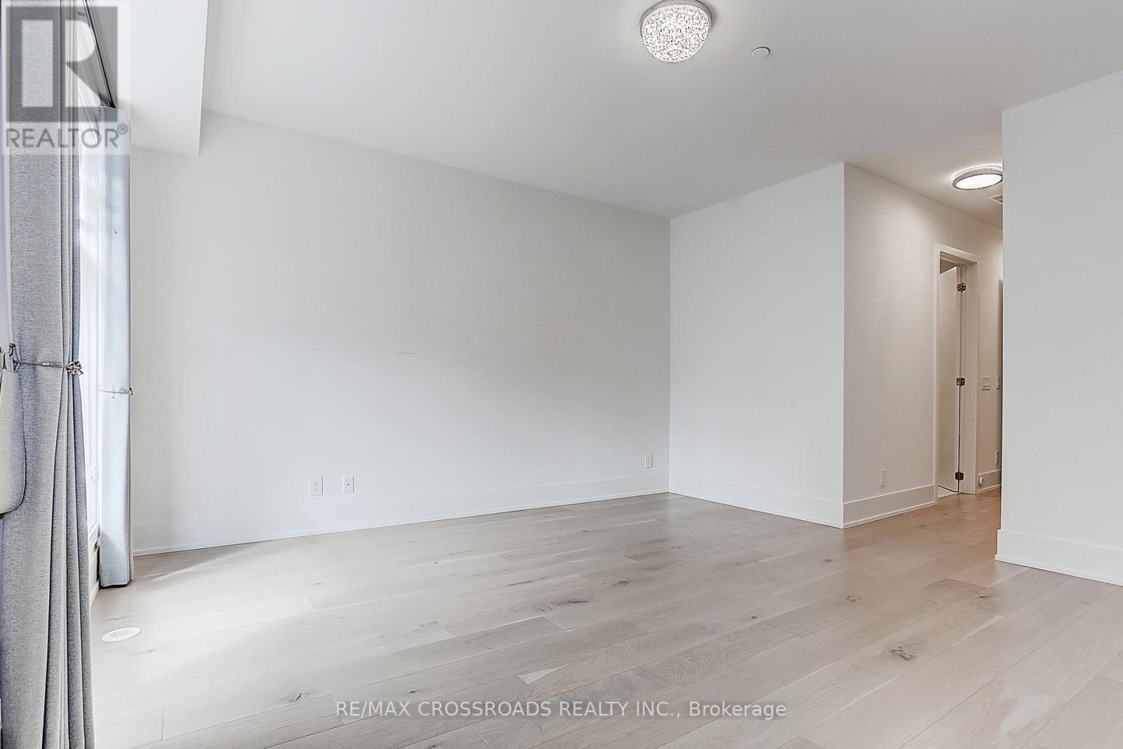 Th3 - 270 Davenport Road, Toronto, ON - Indoor Photo Showing Other Room