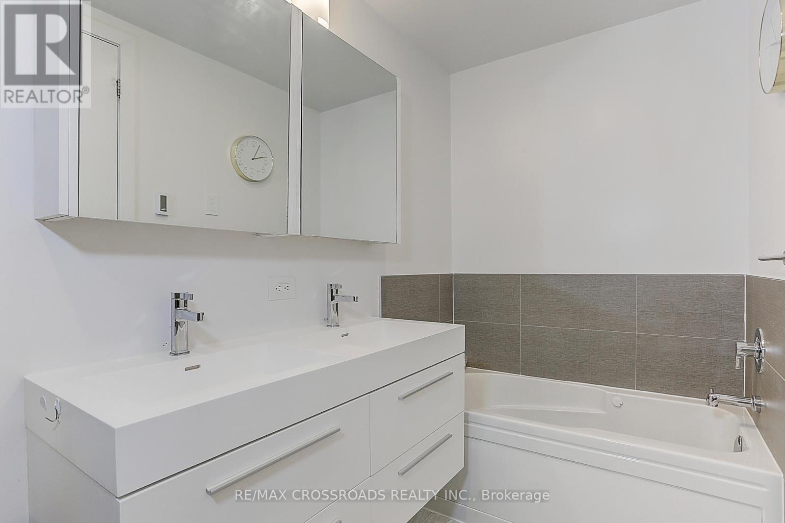 Th3 - 270 Davenport Road, Toronto, ON - Indoor Photo Showing Bathroom