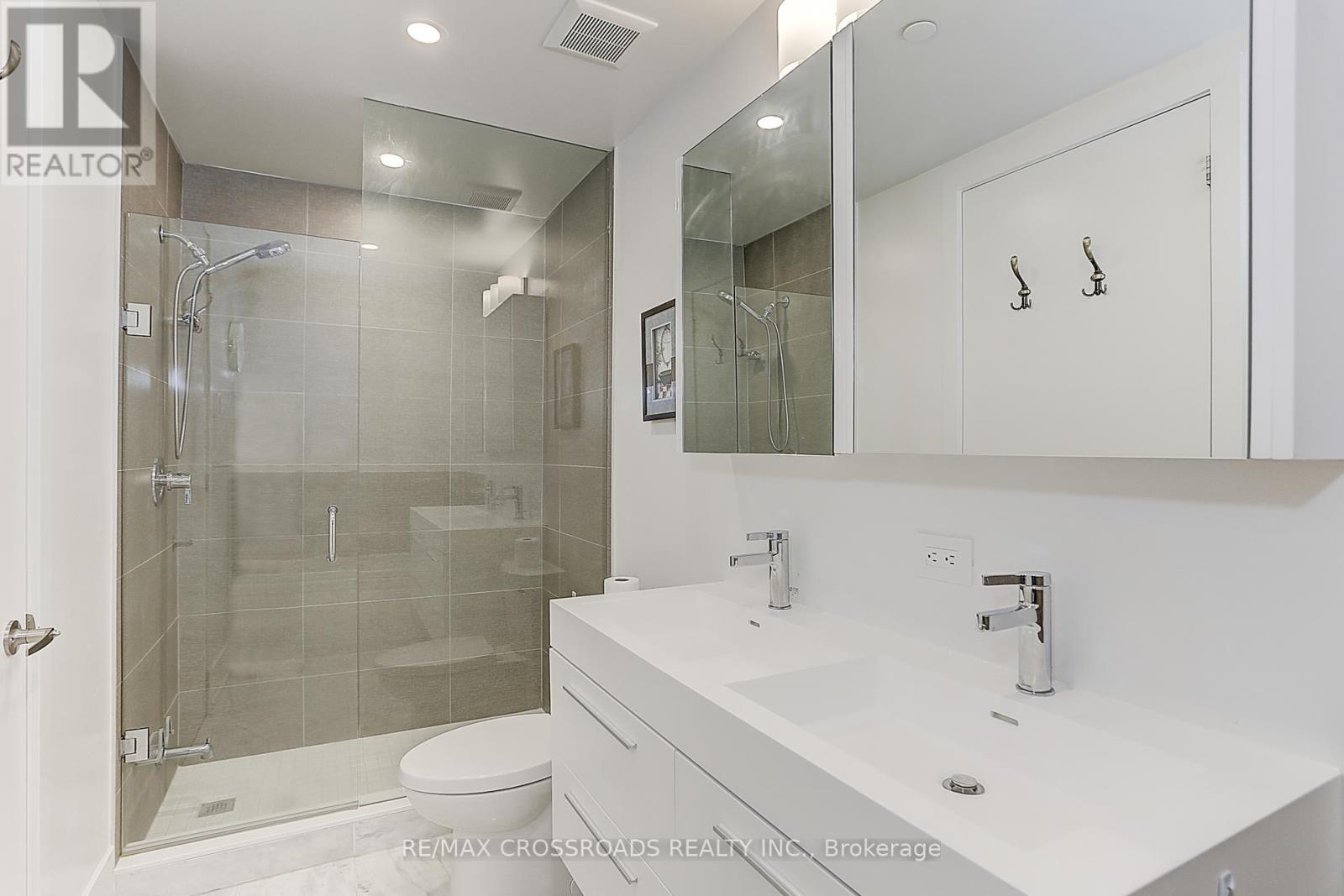 Th3 - 270 Davenport Road, Toronto, ON - Indoor Photo Showing Bathroom