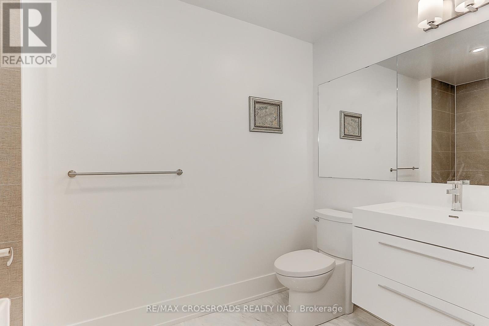 Th3 - 270 Davenport Road, Toronto, ON - Indoor Photo Showing Bathroom