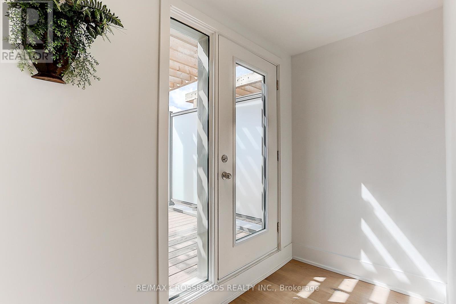 Th3 - 270 Davenport Road, Toronto, ON - Indoor Photo Showing Other Room