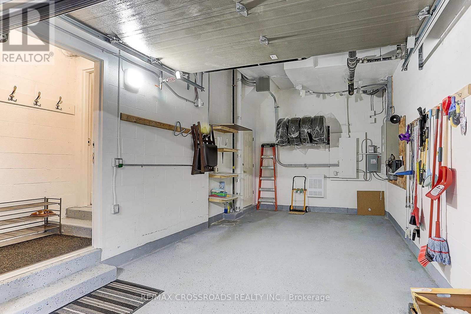 Th3 - 270 Davenport Road, Toronto, ON - Indoor Photo Showing Garage