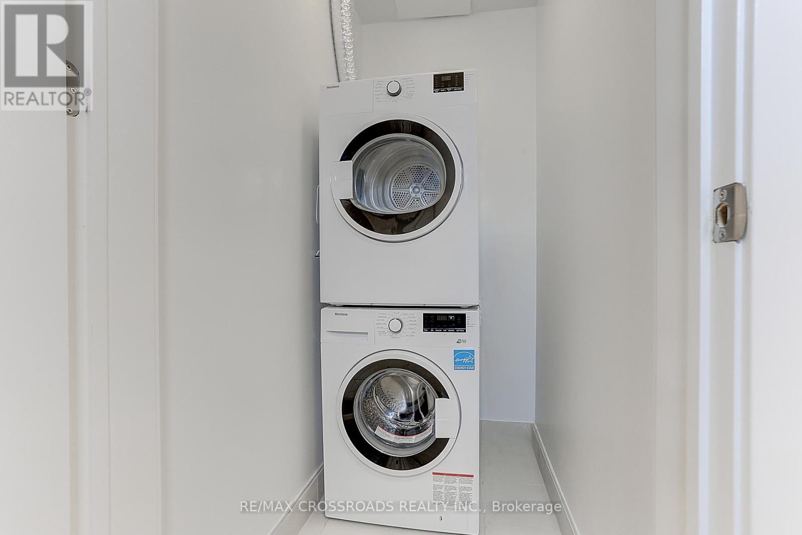 Th3 - 270 Davenport Road, Toronto, ON - Indoor Photo Showing Laundry Room