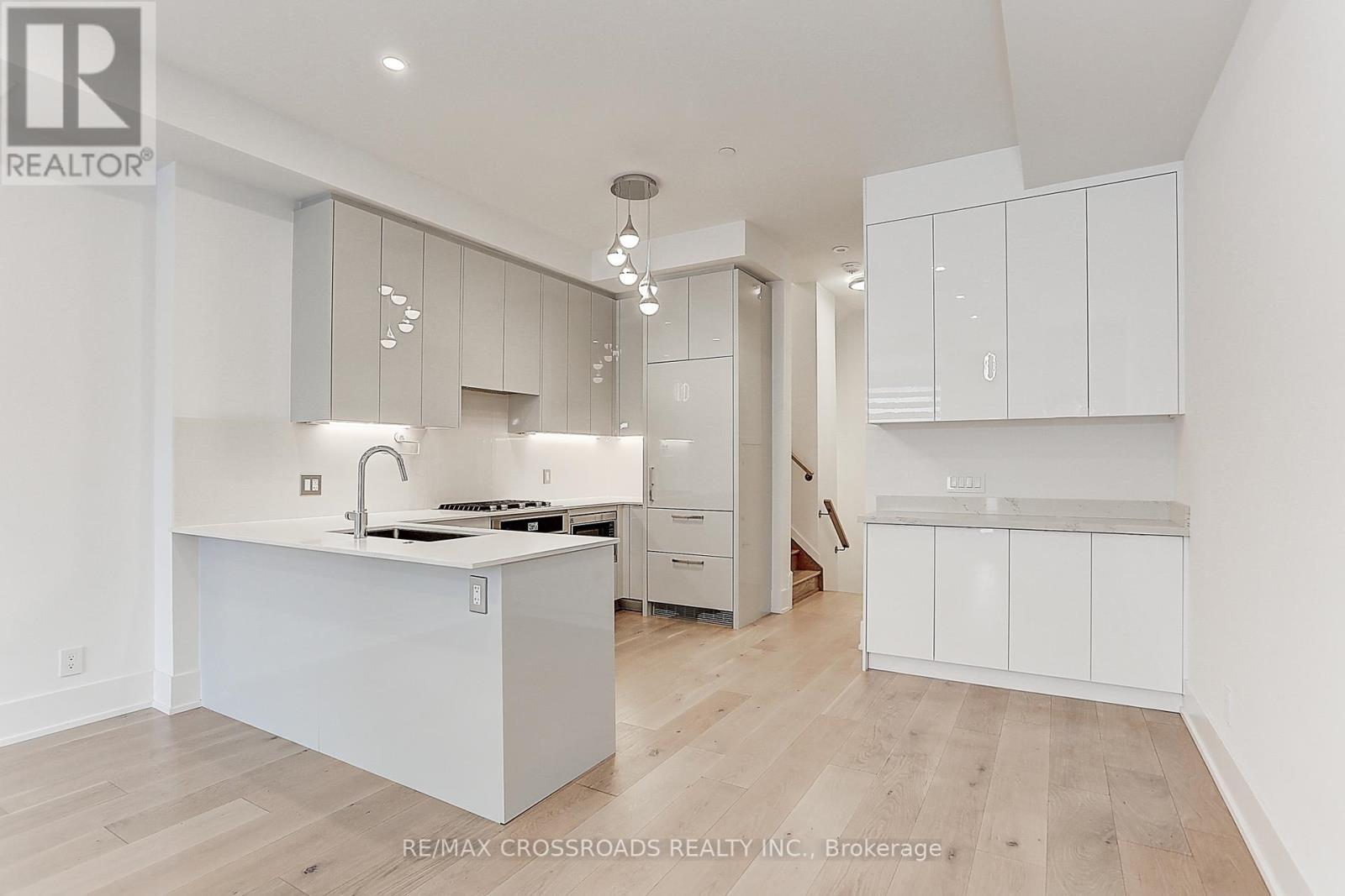 Th3 - 270 Davenport Road, Toronto, ON - Indoor Photo Showing Kitchen With Upgraded Kitchen