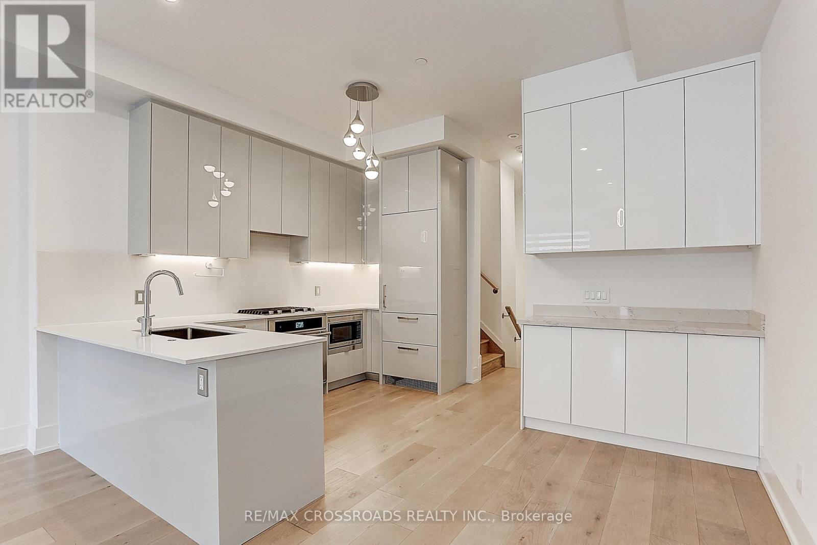 Th3 - 270 Davenport Road, Toronto, ON - Indoor Photo Showing Kitchen With Upgraded Kitchen