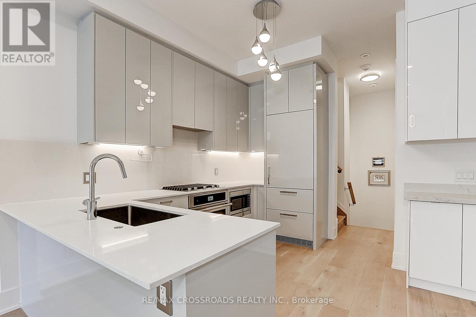 Th3 - 270 Davenport Road, Toronto, ON - Indoor Photo Showing Kitchen With Upgraded Kitchen