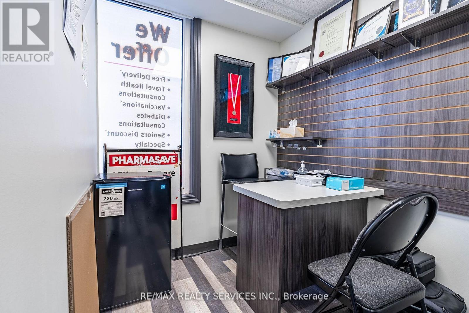 10 Main Street, Mississauga, ON