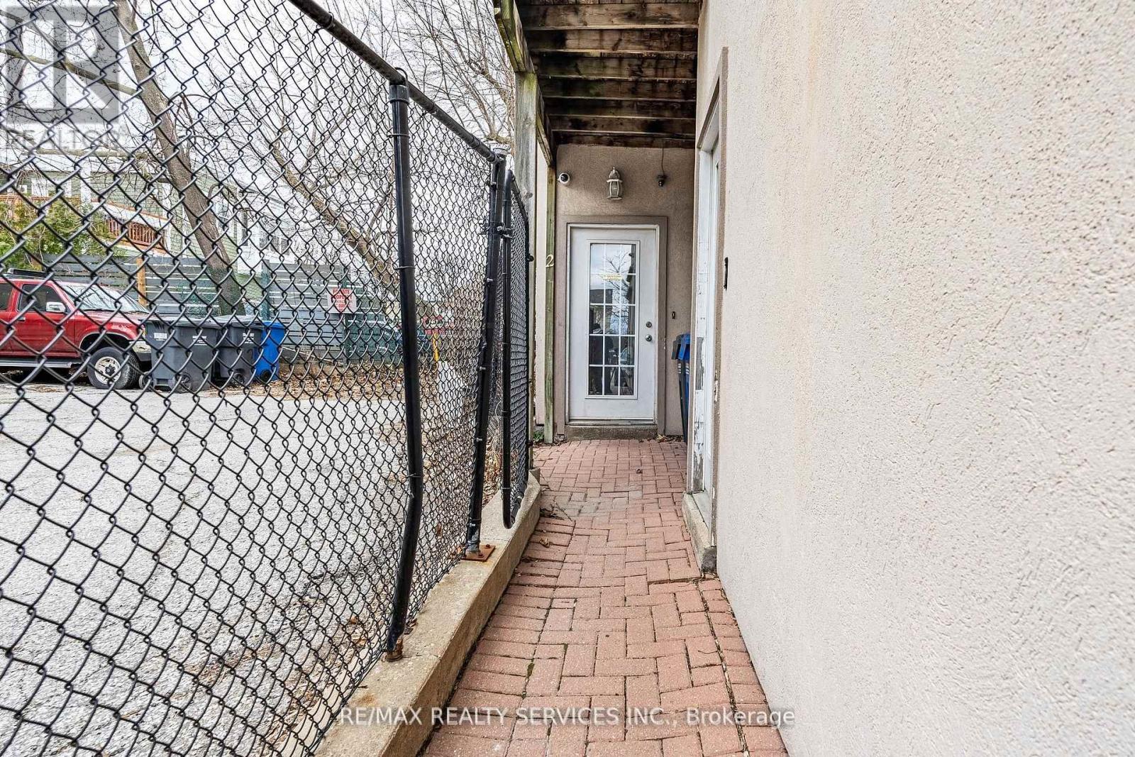 10 Main Street, Mississauga, ON