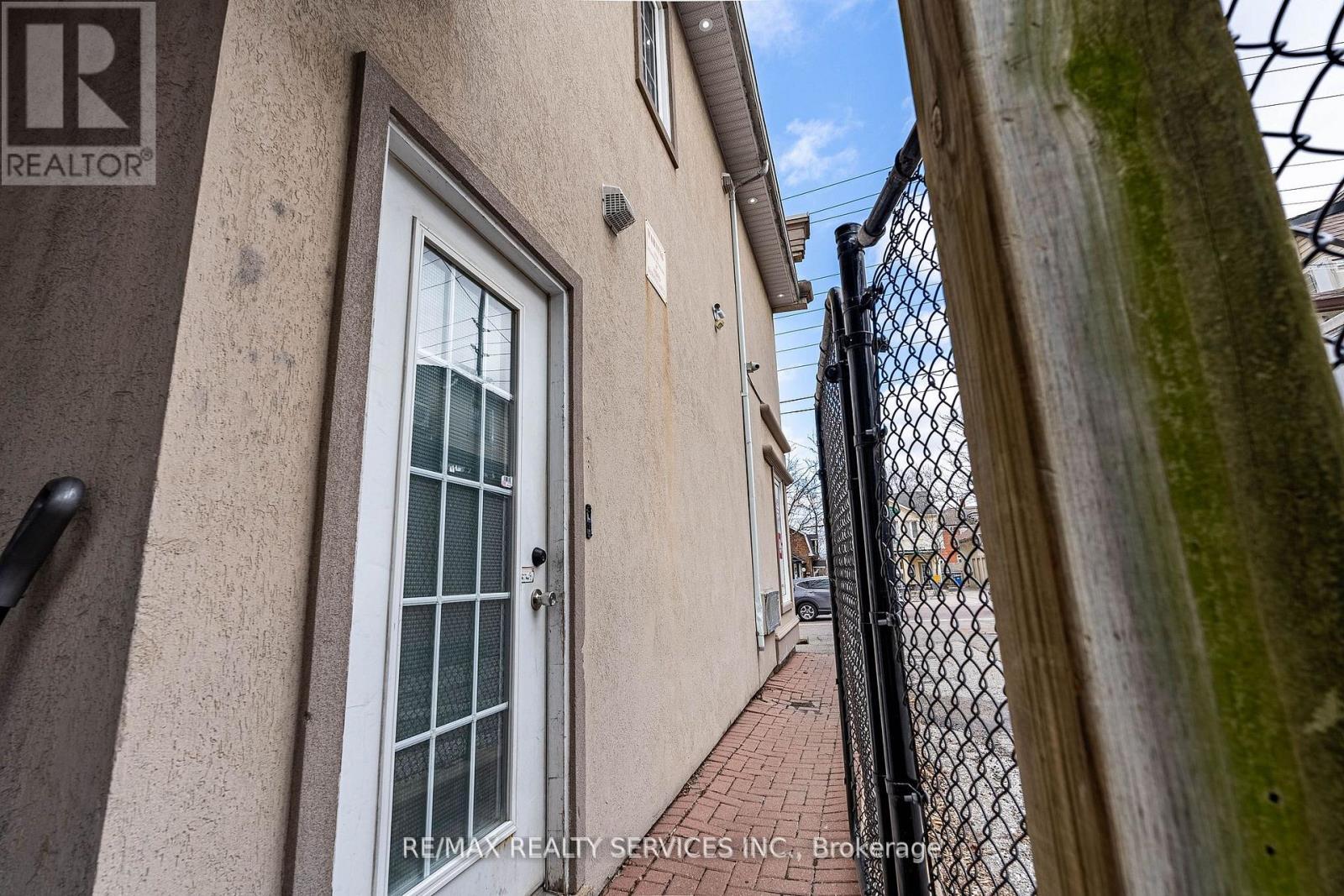 10 Main Street, Mississauga, ON