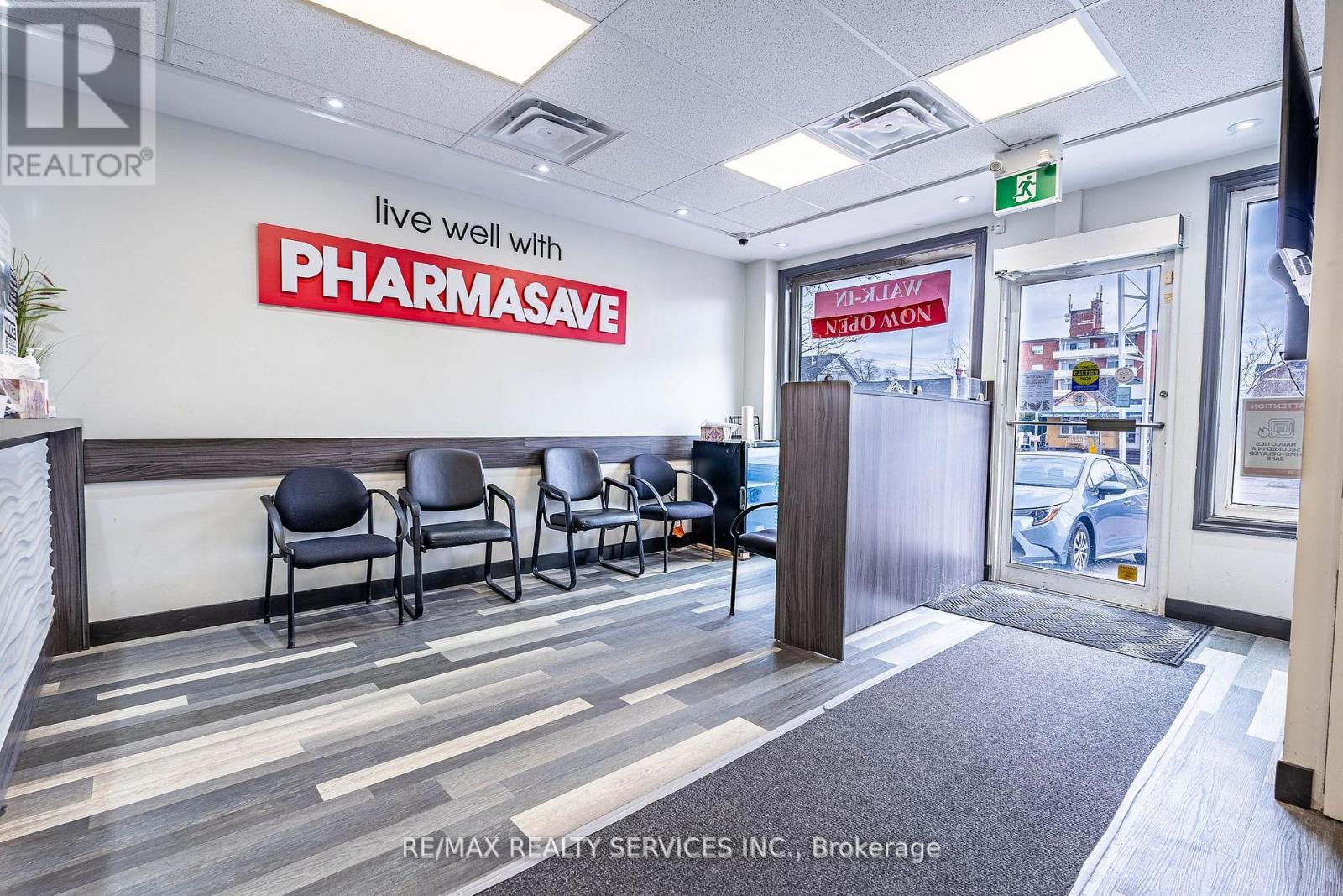 10 Main Street, Mississauga, ON