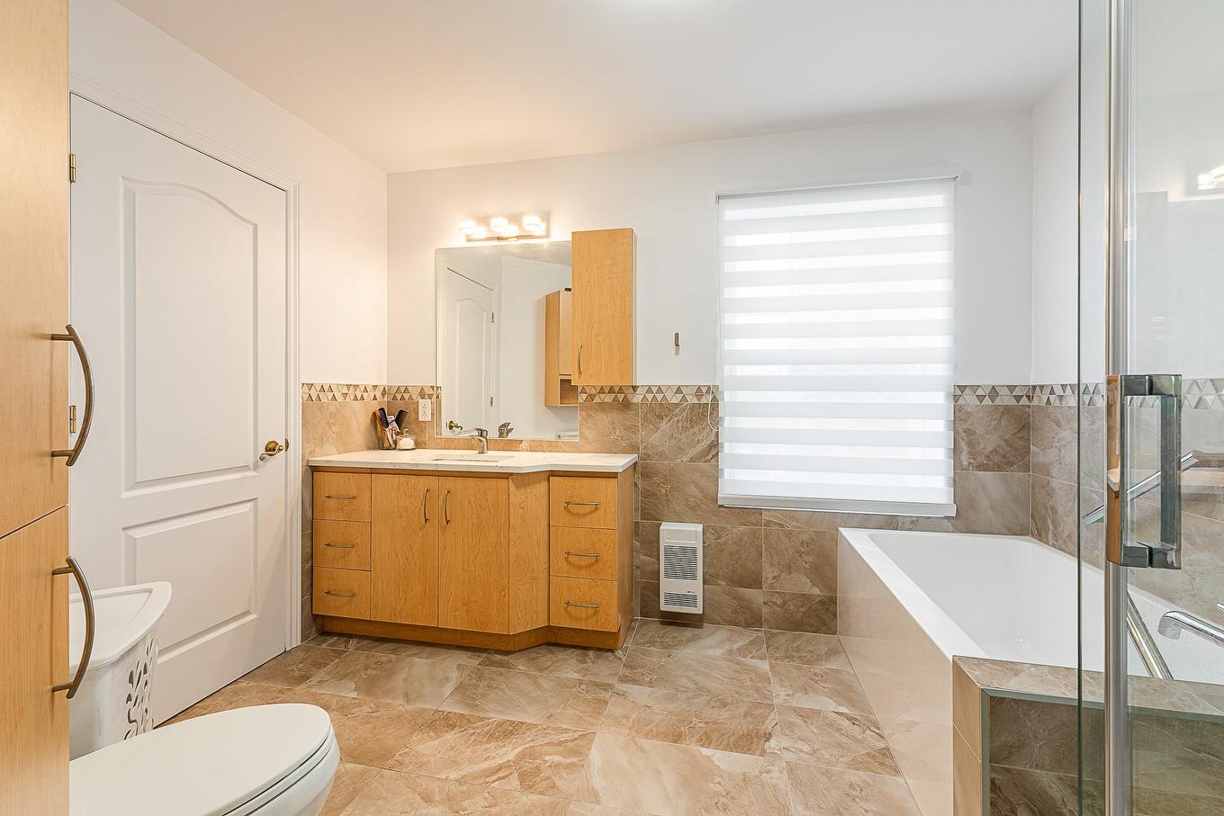 Salle de bains attenante à la CCP - 201-60 Rue Du Lac, Magog, QC - Indoor Photo Showing Bathroom