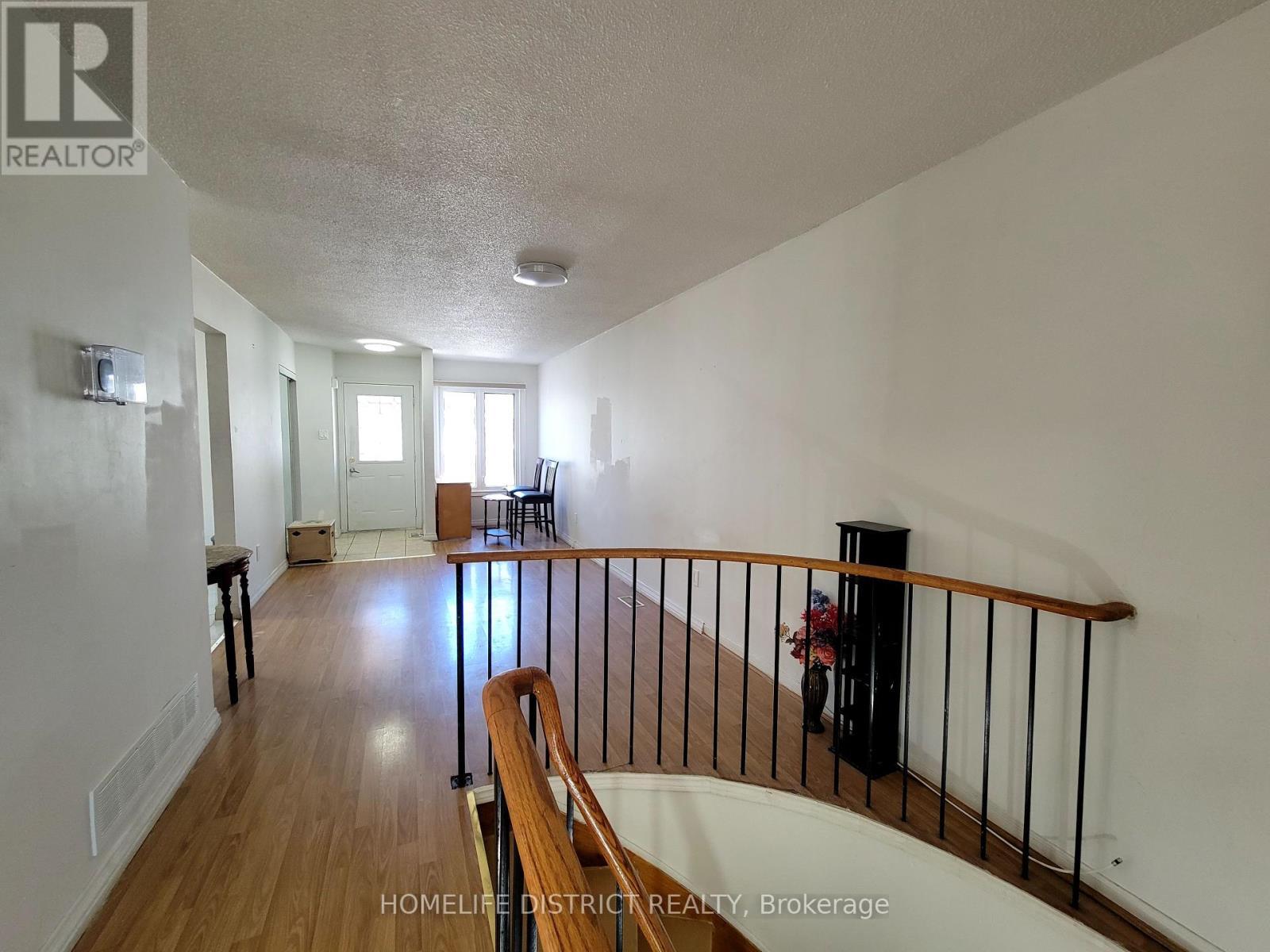 68 Pioneer Pathway, Toronto, ON - Indoor Photo Showing Other Room
