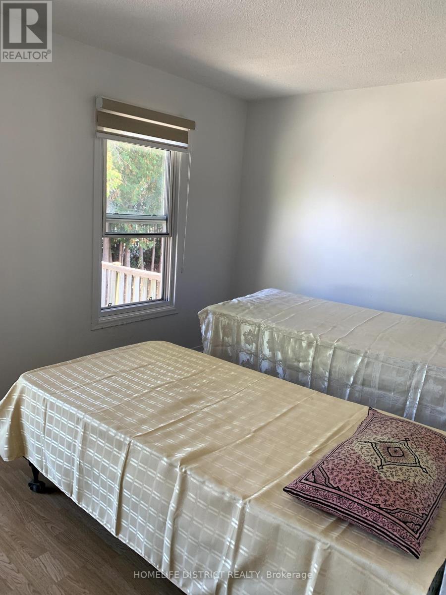 68 Pioneer Pathway, Toronto, ON - Indoor Photo Showing Bedroom