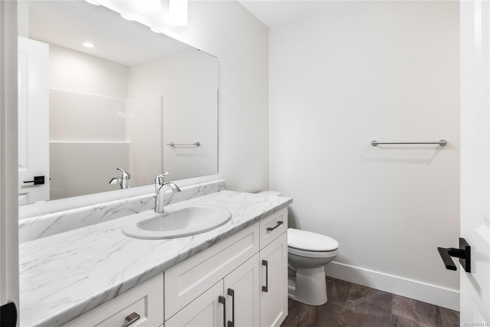 161 Elk Rd, Lake Cowichan, BC - Indoor Photo Showing Bathroom