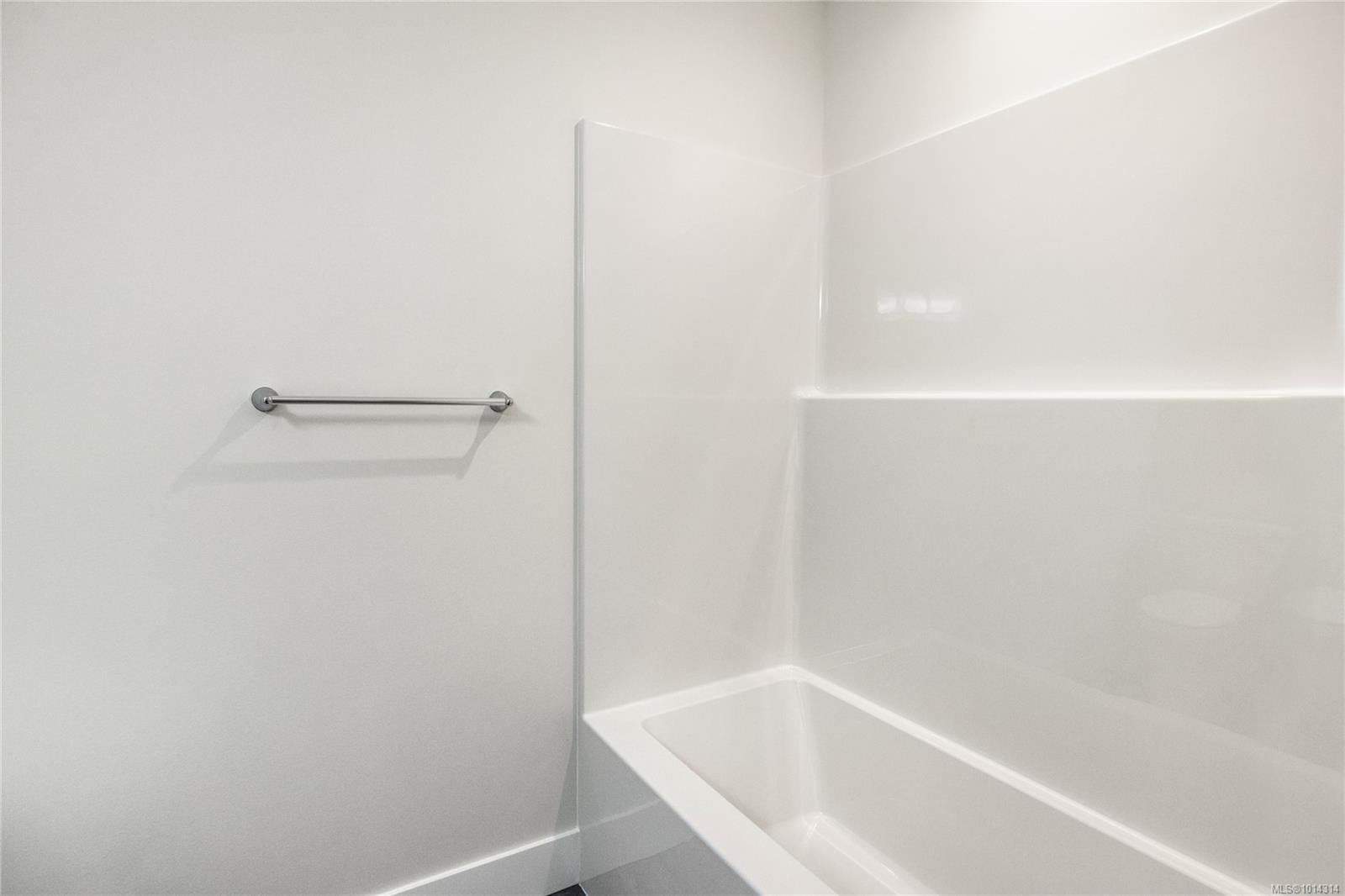 161 Elk Rd, Lake Cowichan, BC - Indoor Photo Showing Bathroom