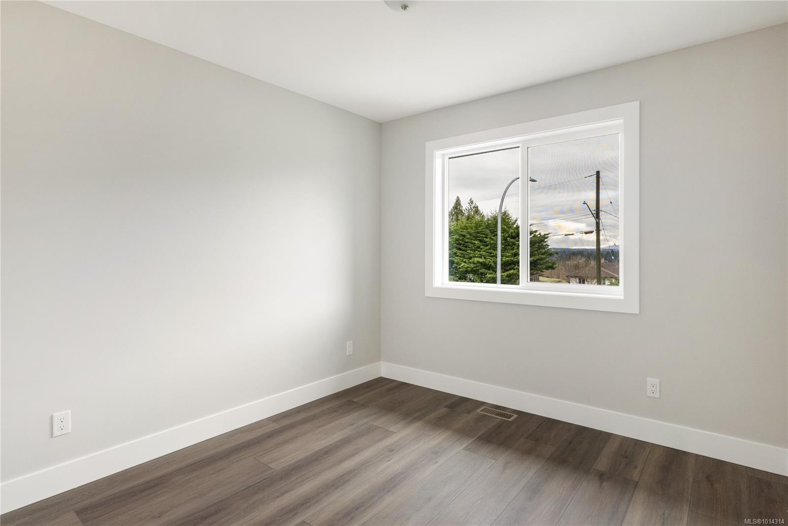 161 Elk Rd, Lake Cowichan, BC - Indoor Photo Showing Other Room