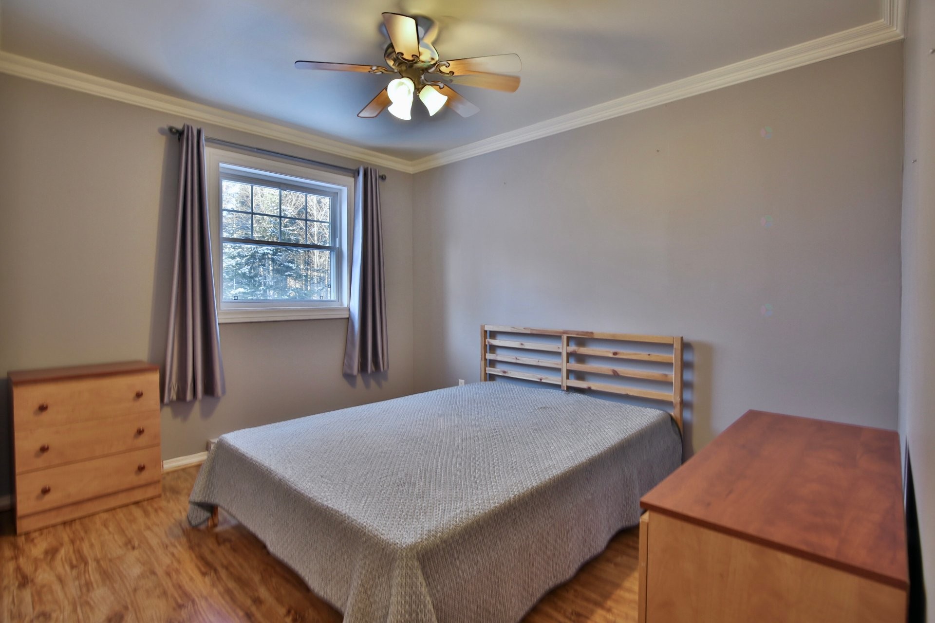Bedroom - 193 Ch. Tawachiche E., Lac-Aux-Sables, QC - Indoor Photo Showing Bedroom