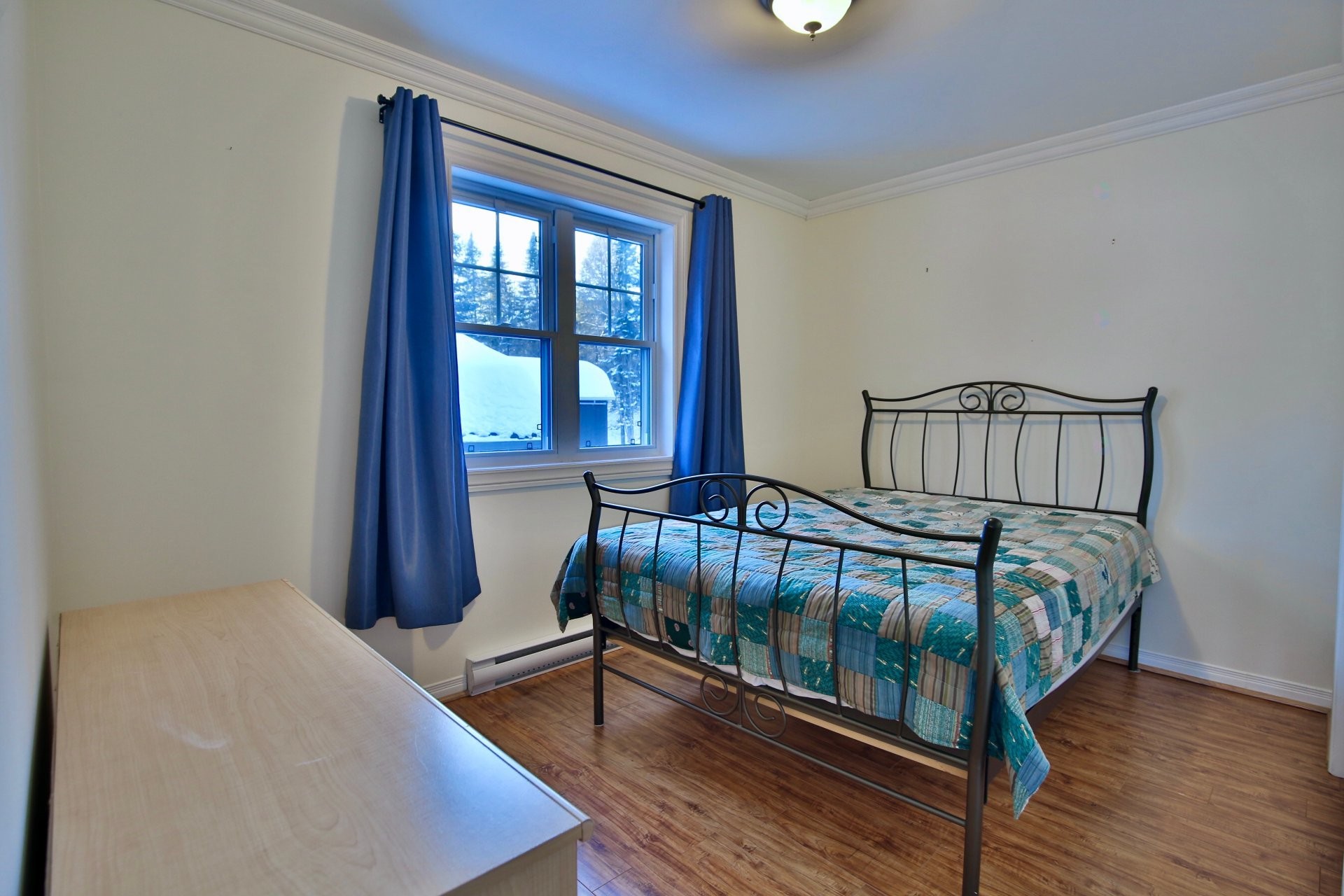 Bedroom - 193 Ch. Tawachiche E., Lac-Aux-Sables, QC - Indoor Photo Showing Bedroom
