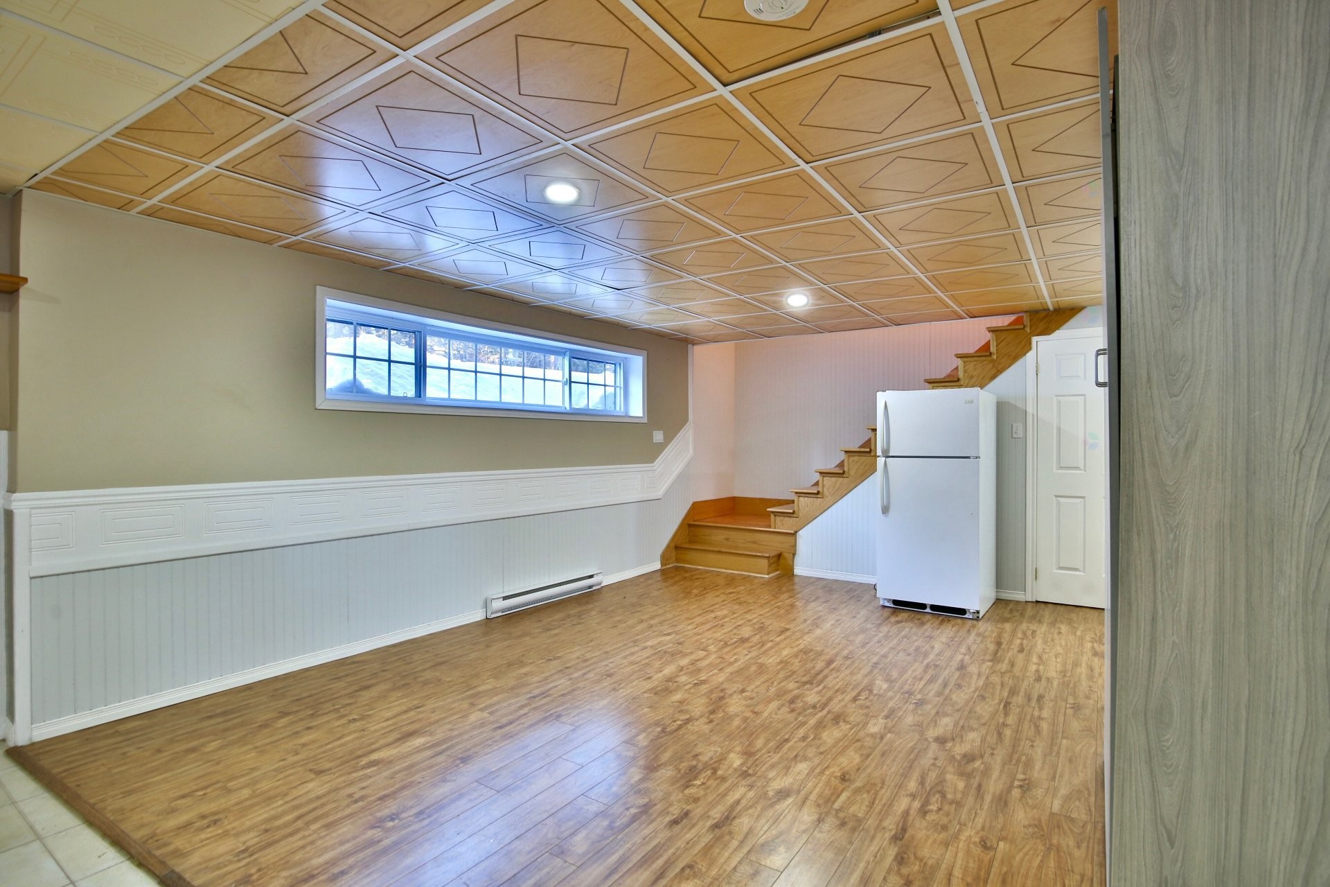 Basement - 193 Ch. Tawachiche E., Lac-Aux-Sables, QC - Indoor Photo Showing Other Room