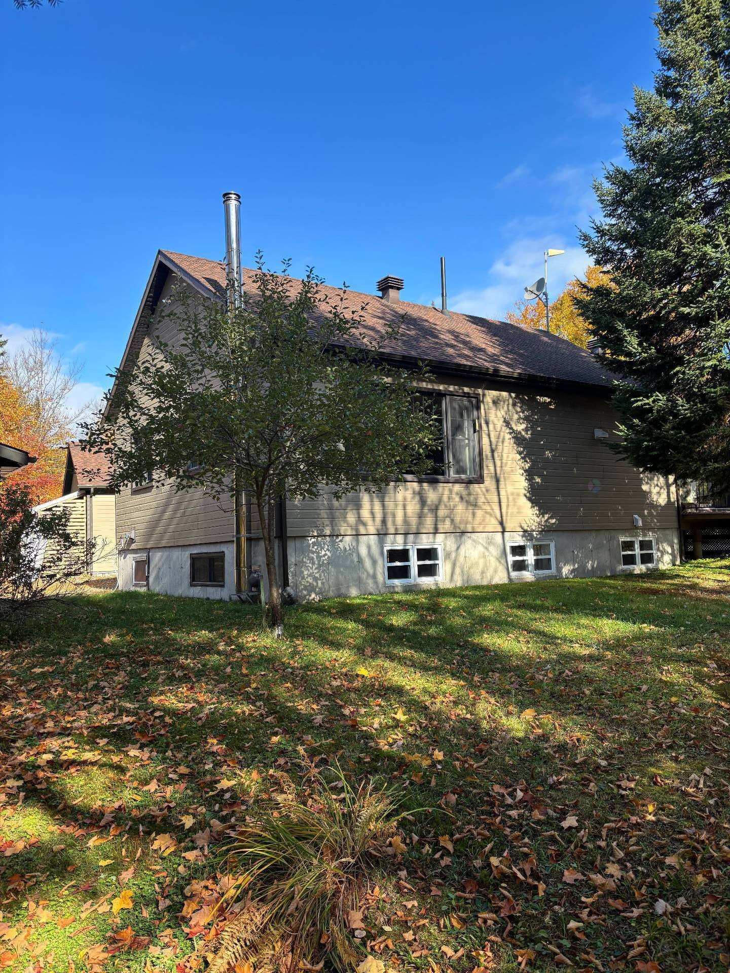 Back of Structure - 193 Ch. Tawachiche E., Lac-Aux-Sables, QC - Outdoor